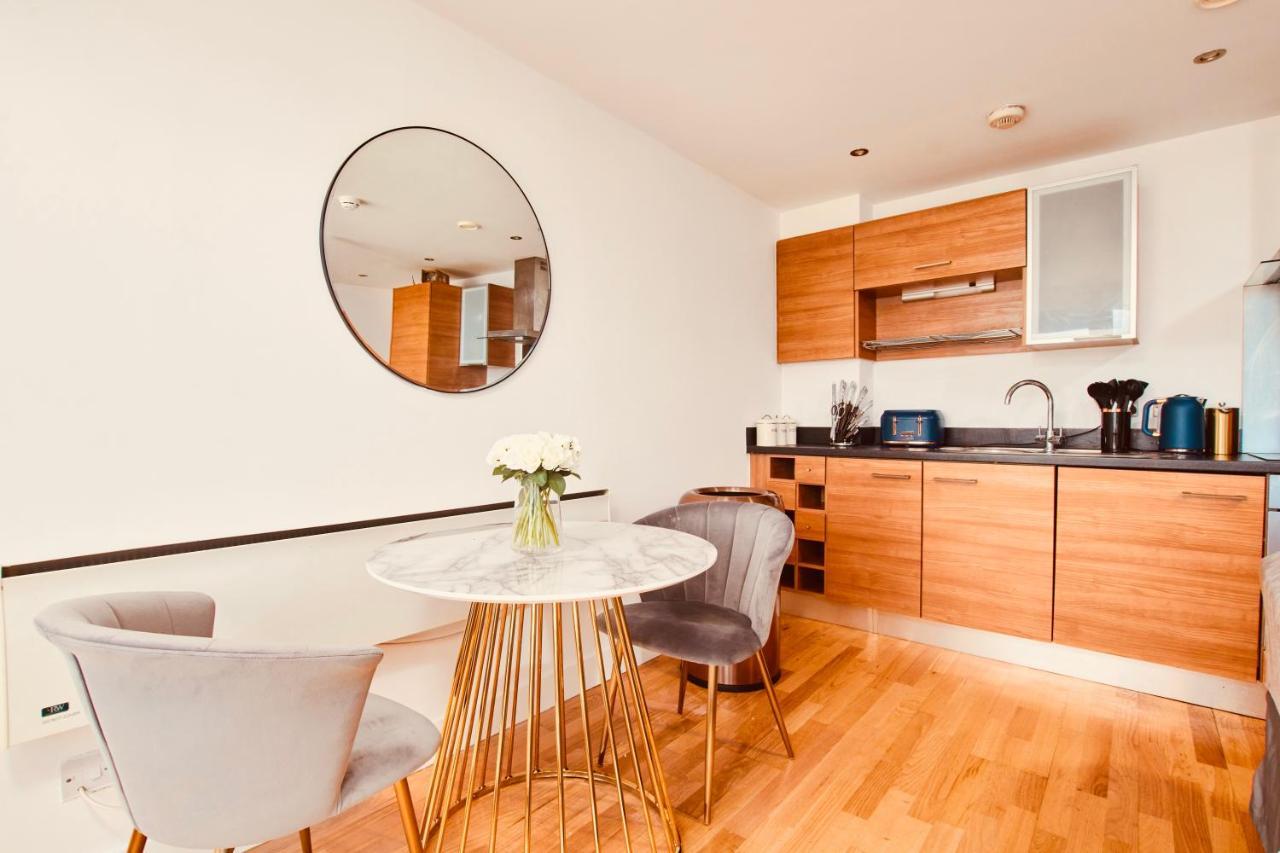 לידס King Deluxe City Apt Large Balcony& Free Parking! מראה חיצוני תמונה