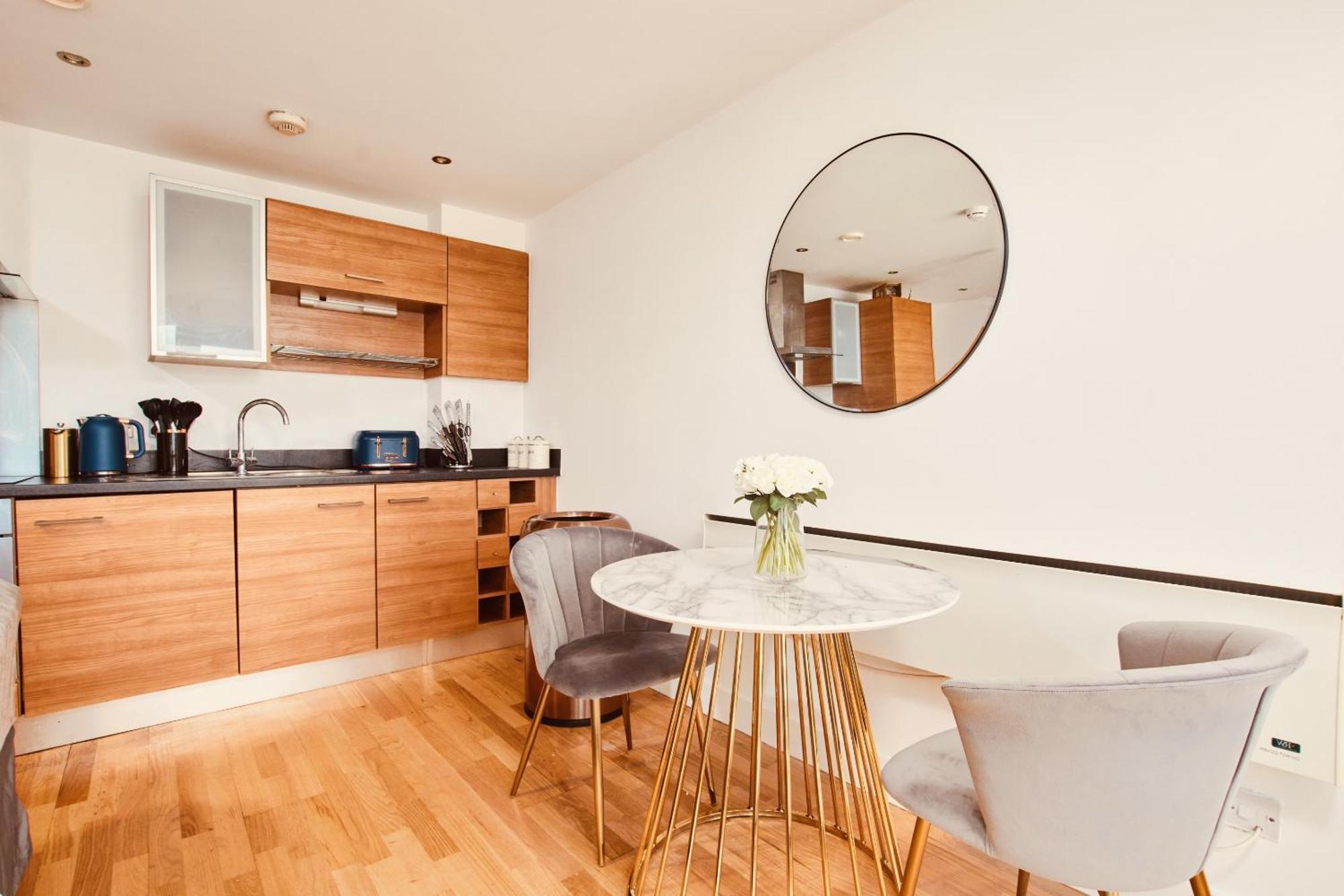 לידס King Deluxe City Apt Large Balcony& Free Parking! מראה חיצוני תמונה